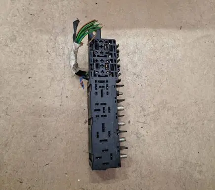Volkswagen Golf IV Fuse box set 8L0941822 896081002
