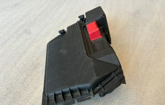 Mercedes-Benz B W246 W242 Battery box tray cover/lid A2465400182 2465400182