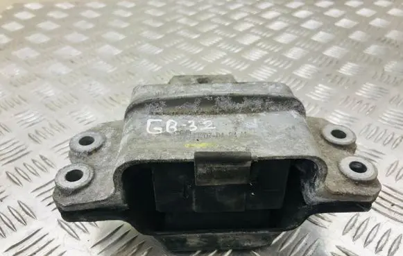Volkswagen Touran I Engine mount bracket 1K0199555