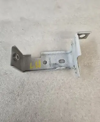 Volvo XC40 Fender mounting bracket 31469374