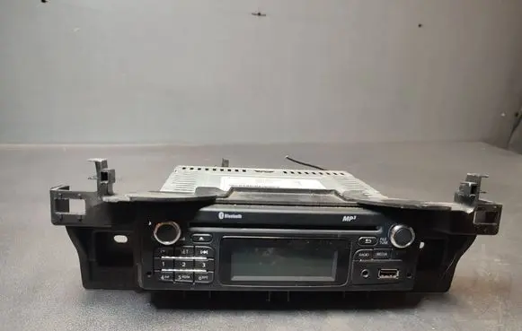 Renault Kangoo II Radio/CD/DVD/GPS head unit 323300003