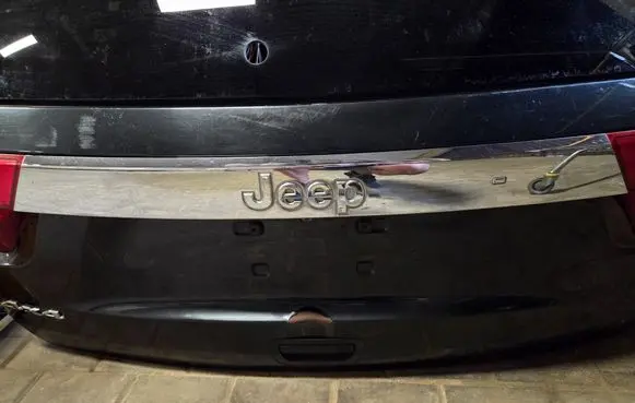 Jeep Grand Cherokee Truck tailgate