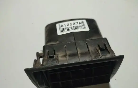 Volkswagen Golf II Dash center air vent grill 1918197093