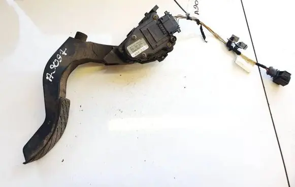 Audi A6 S6 C5 4B Accelerator throttle pedal 8d1721523 6pv007770-07