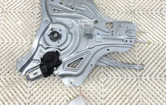 Hyundai ix35 Front door window regulator with motor 824802Y330