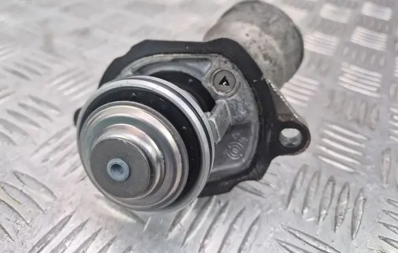 Mercedes-Benz E W212 Thermostat A2722000115
