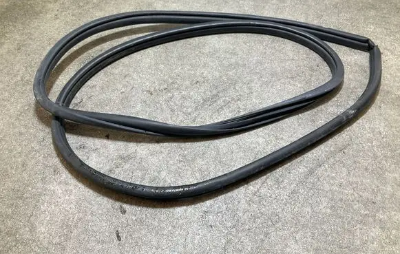 Toyota Hilux (AN120, AN130) Rear door rubber seal (on body) 