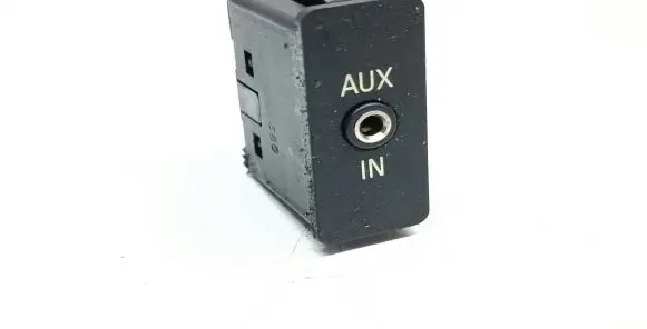 BMW 5 F10 F11 AUX in-socket connector 6930561 61316930561