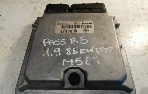 Volkswagen PASSAT B5 Engine control unit/module 038906019