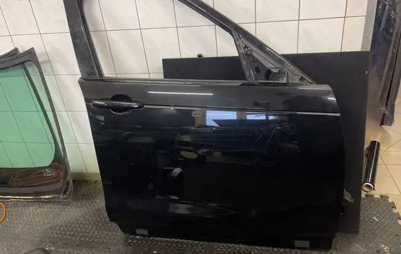 Land Rover Discovery 5 Front door 