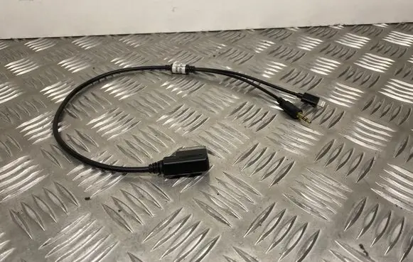 Audi A6 S6 C7 4G AUX in-socket connector 