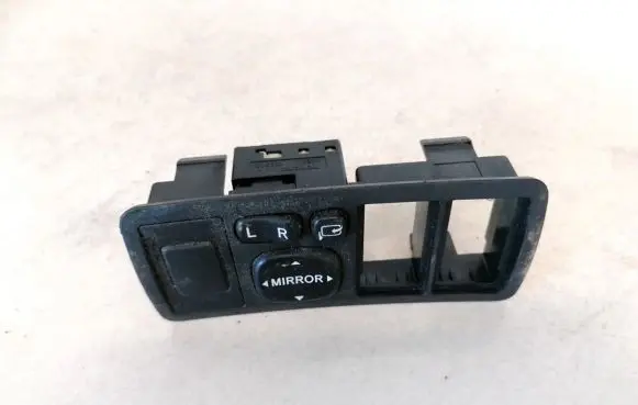 Toyota Avensis T250 Wing mirror switch 183575
