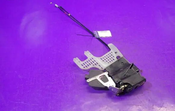 Hyundai Tucson JM Front door lock