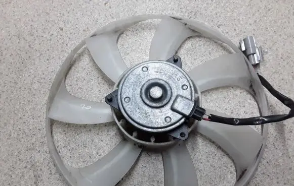 Toyota C-HR I Electric radiator cooling fan 163630T190