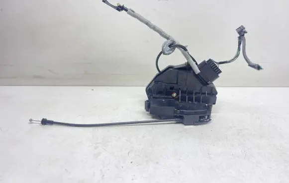 Volvo V60 Front door lock 31301740