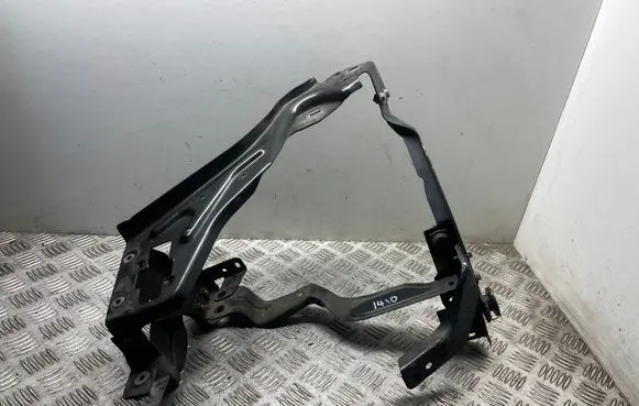 Mercedes-Benz C W204 Headlight/headlamp mounting bracket A2046201191
