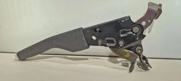 Volkswagen PASSAT B5.5 Hand brake release handle 3B1711303B