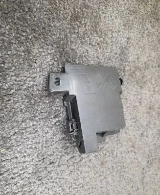 Renault Captur II Fuse box cover 243129238R