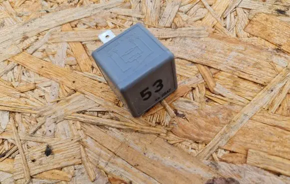 Volkswagen PASSAT B6 Other relay 141951253B V23134B52X227