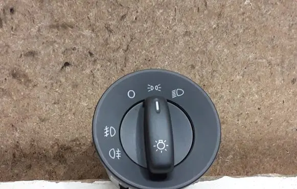 Skoda Octavia Mk2 (1Z) Light switch 1Z0941431K