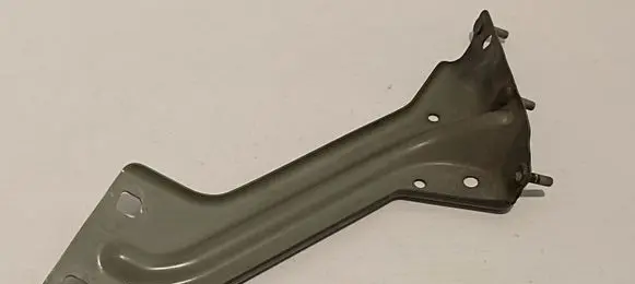 Audi Q5 SQ5 Fender mounting bracket 8R0821136