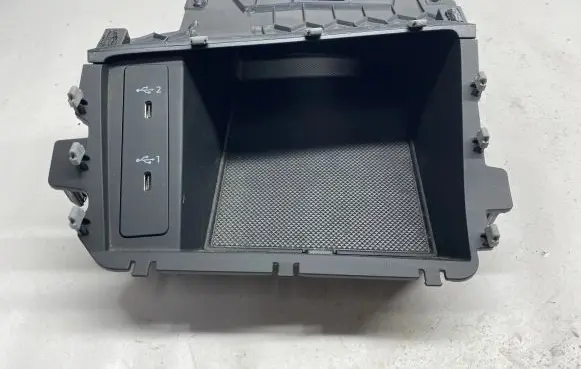 Audi Q3 F3 Glove box 83C857925