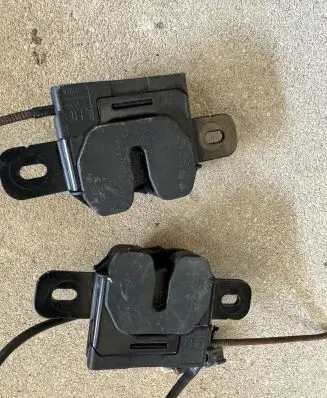 Volvo V60 Engine bonnet/hood lock/catch 31371016