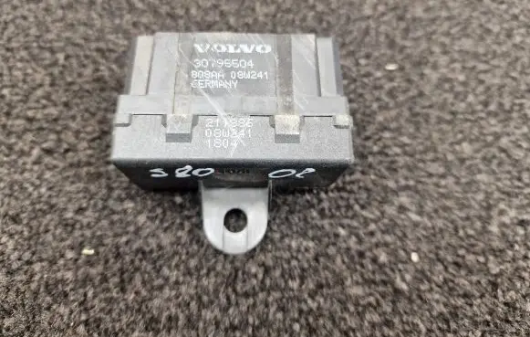Volvo S80 Seat heating relay 30795504