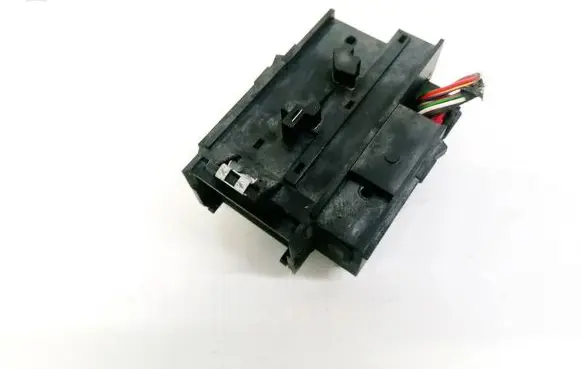 Volkswagen PASSAT B7 Ignition lock 3C0905843AE 33303701