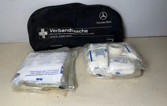 Mercedes-Benz Sprinter W901 W902 W903 W904 First aid kit A0008600650