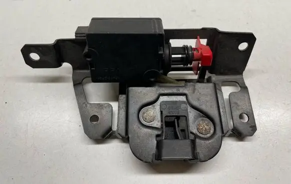 BMW X3 E83 Tailgate/trunk/boot lock/catch/latch 7057364 51247057364