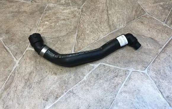 Engine coolant pipe/hose