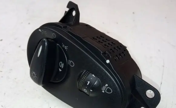 Ford Focus Tailgate/trunk/boot open switch 