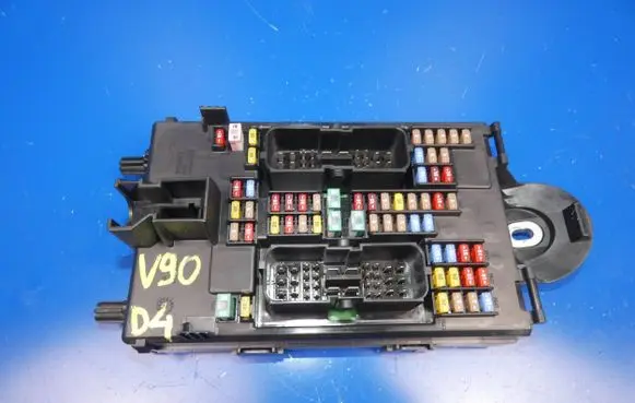 Volvo S90, V90 Fuse module 31346672 K067R