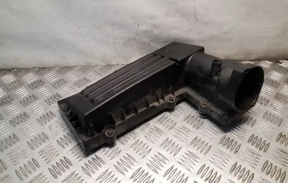 Volkswagen Tiguan Air filter box cover 