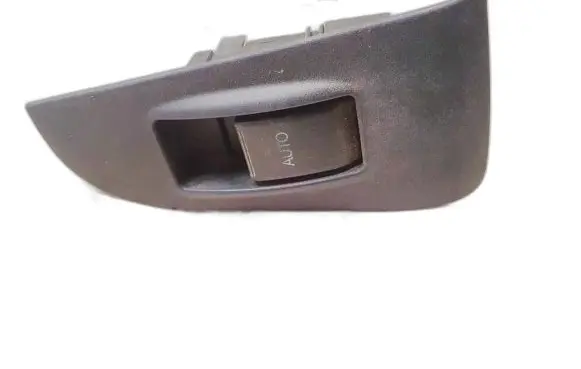 Toyota Avensis T250 Electric window control switch