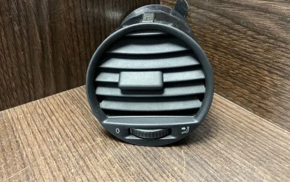 Volkswagen Caddy Dash center air vent grill 2K0819703B 3VEX7039AA