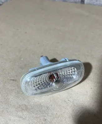 Front fender indicator light