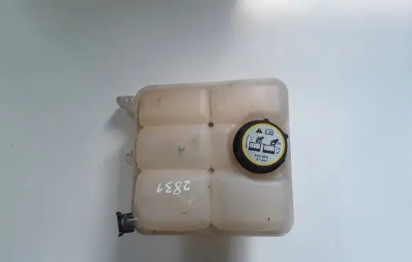 Ford Focus Coolant expansion tank/reservoir 8V618K218AE