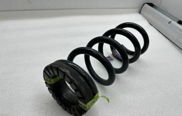 Ford Mustang VI Rear coil spring JR3C5560BC