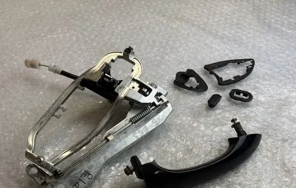 BMW X5 E53 Front door exterior handle/bracket 