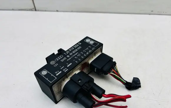 Volkswagen Golf IV Coolant fan relay 1J0919506Q