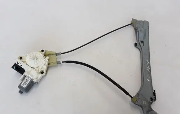 Renault Laguna III Rear window lifting mechanism without motor 827310001R