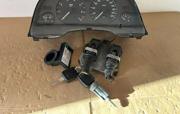 Opel Zafira A Engine ECU kit and lock set 5WK9383 55355044 90519056