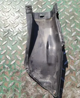 BMW 5 E60 E61 Air filter box cover 7789109