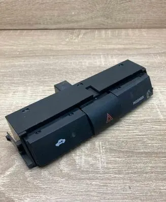 Toyota Corolla Verso AR10 Hazard light switch 153965