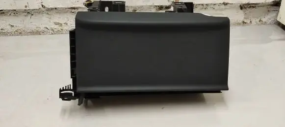 Glove box