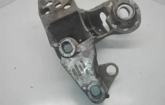 Audi A4 S4 B7 8E 8H Engine mounting bracket 8E0199351