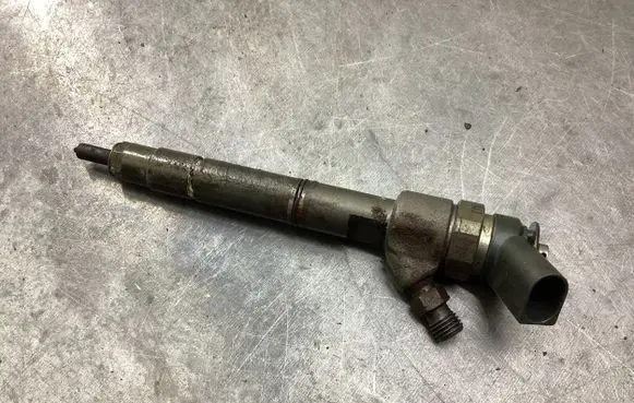 Mercedes-Benz B W245 Fuel injector A6400700787 588B65 68217