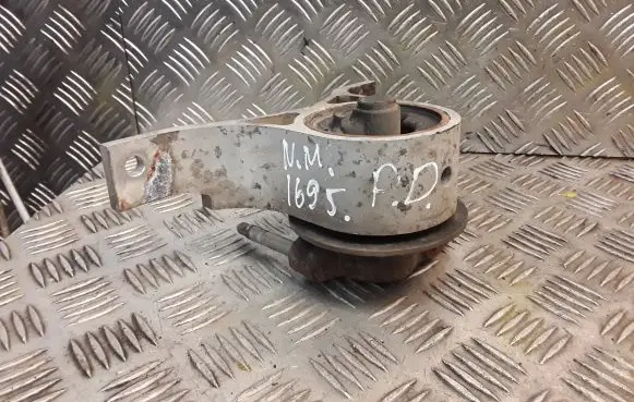 Nissan Murano Z50 Engine mount bracket